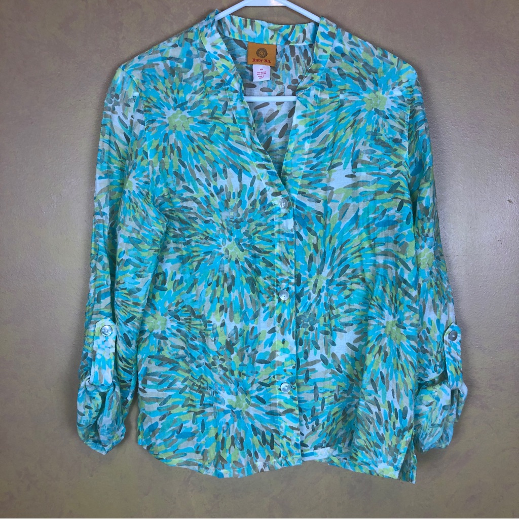 Woman&acirc;s Blouse Size Medium Brand By Ruby Rd
